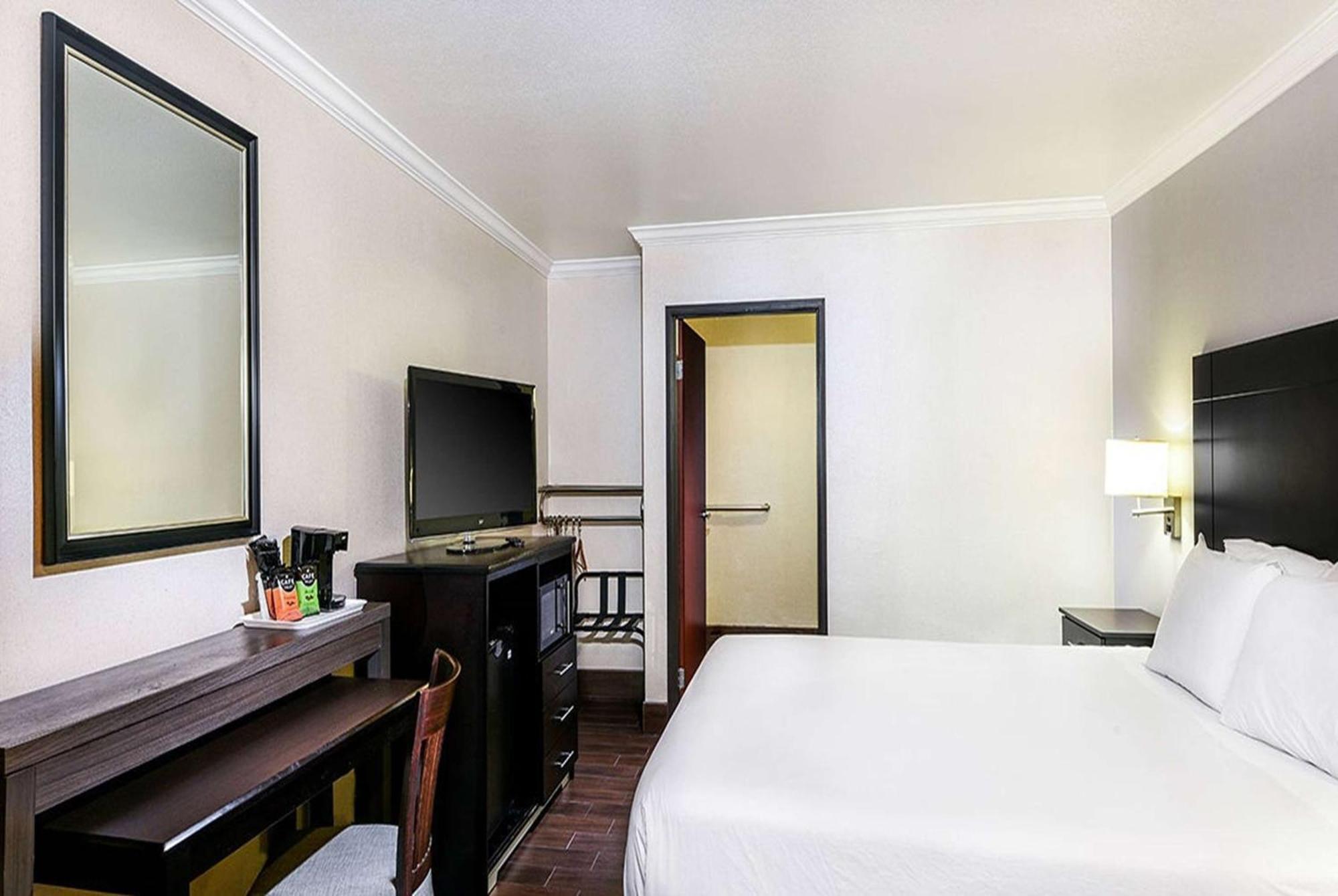 Travelodge By Wyndham Commerce Los Angeles Area Exterior foto
